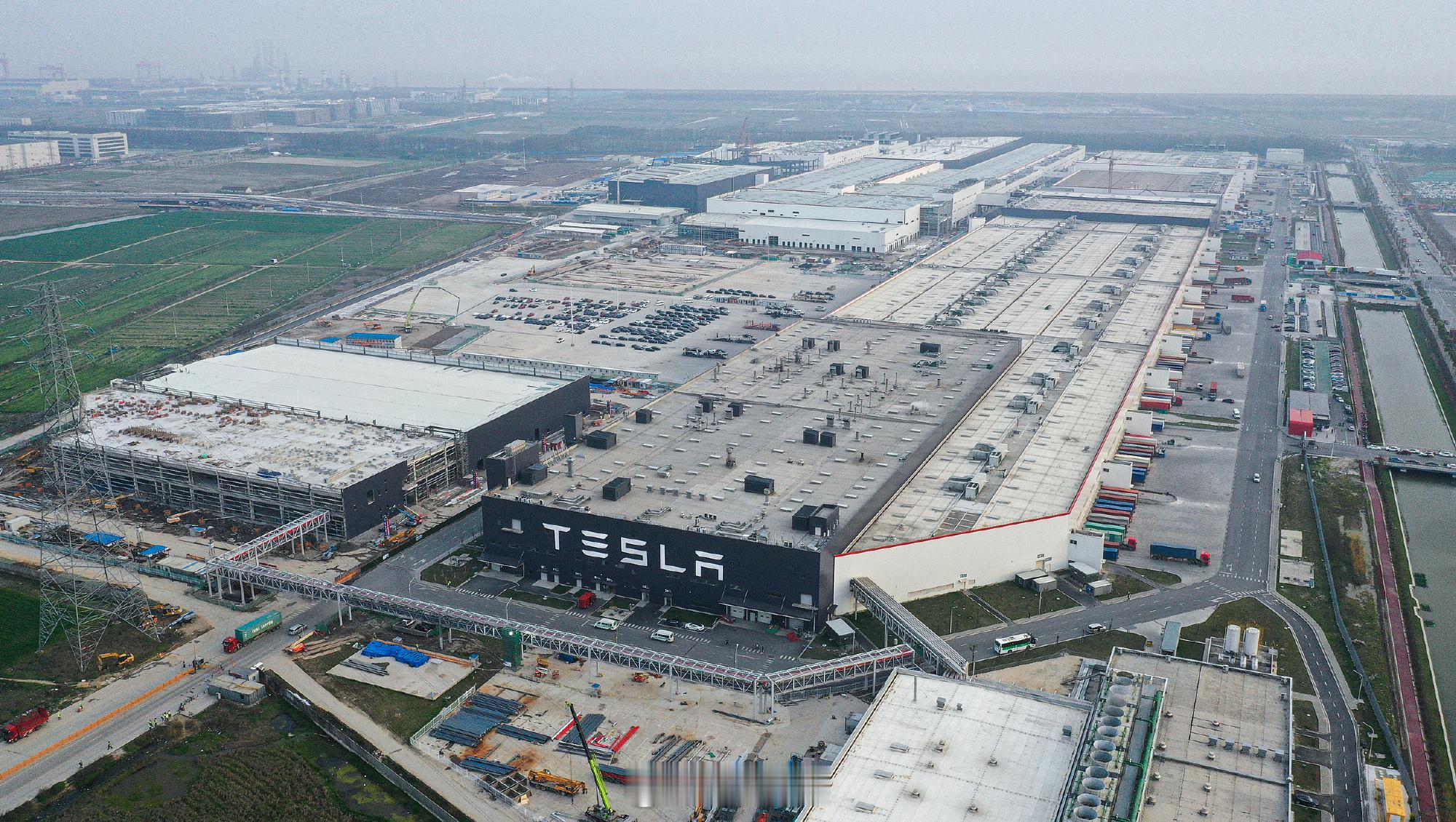 【特斯拉推出平价版Model3】8月30日，特斯拉已正式在中国香港、中国澳门市场