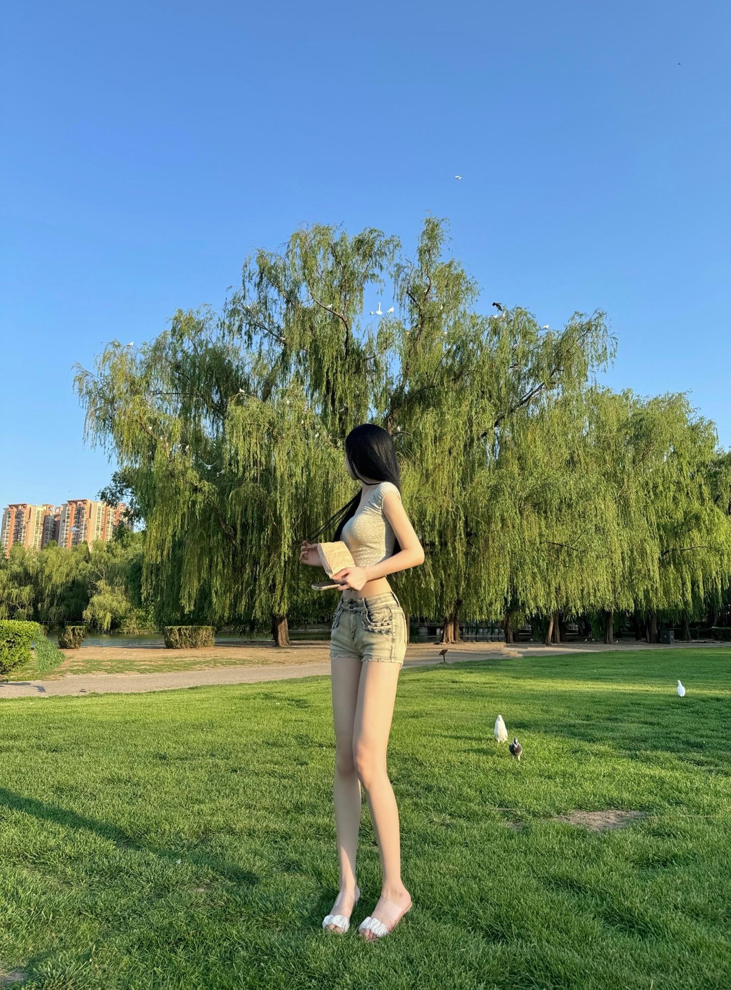 被吐口水了。