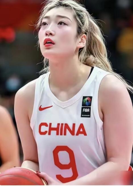 女篮放着最强助攻手李梦不用，女排放着最佳主攻手朱婷不用，男乒放着顶尖的樊振东不用