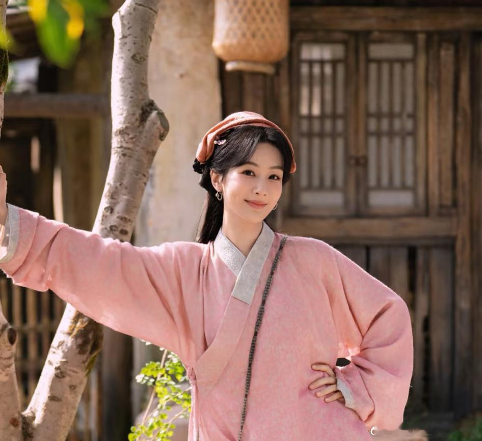 杨紫的《家业》差不多大概3、4月左右杀青，华策这边彼此合作很愉快 