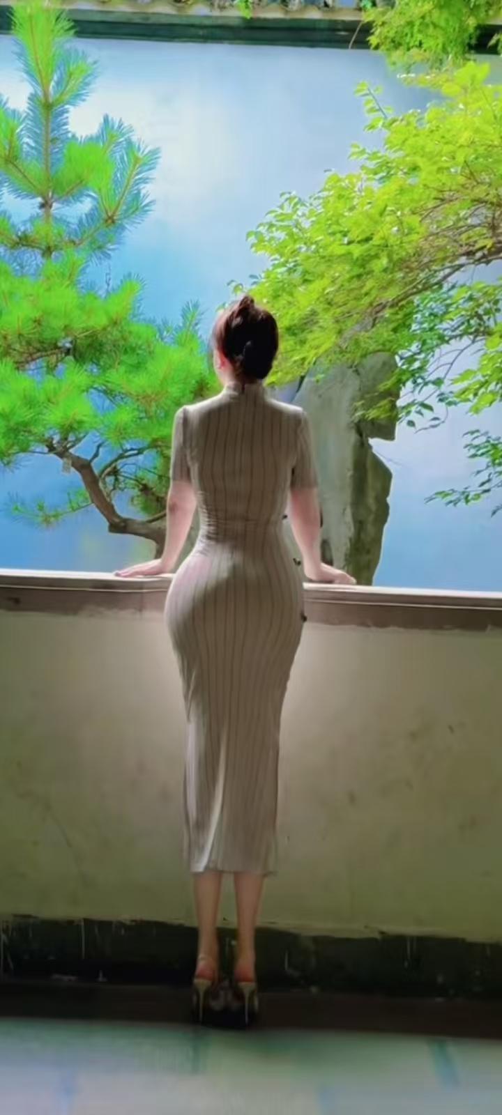 试对；

群山醉赏闲云过
大江梦羡野鹤飞

******

网图侵删