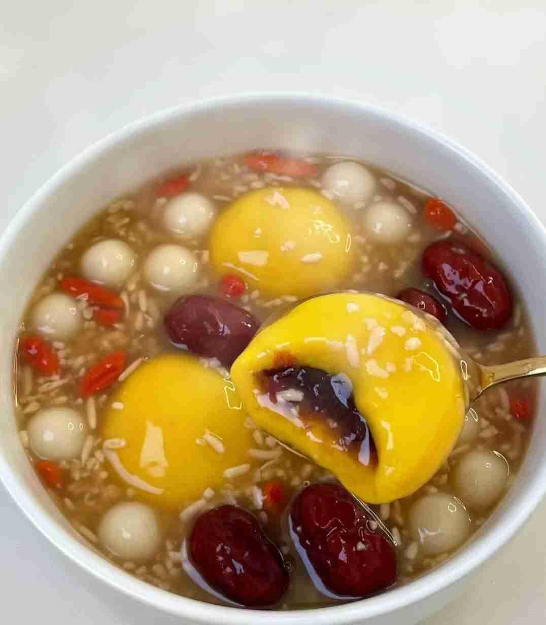 元宵到，喜气照，吃碗汤圆好运绕。愿你愿我们往后日子甜甜，好运连连！


带定位晒