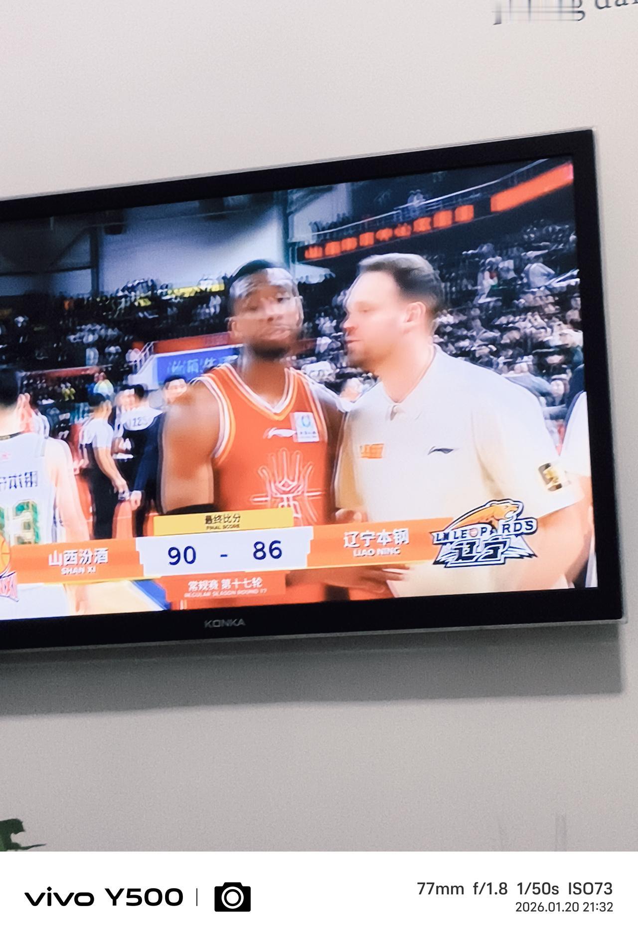 《细微之处见精神——篮球场上不例外》
山西战辽宁赢球的最大功臣无疑是外援迪亚洛，