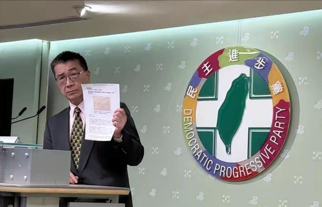 民进党秘书长徐国勇今天拿出蒋介石的手谕反击国民党，他说老蒋都承认台湾是托管地。