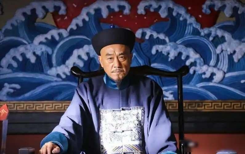 天下第一清官的儿子，被皇帝亲口骂成天下第一贪官。他当了一辈子官，穷到离任时把没花