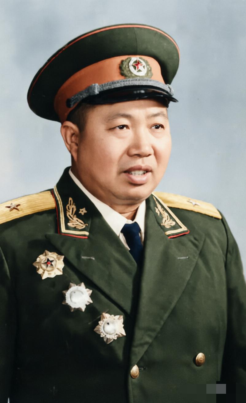 他是开国少将，身经1365次战斗，六次重伤，是我军著名战将，因金门战役为世人熟知