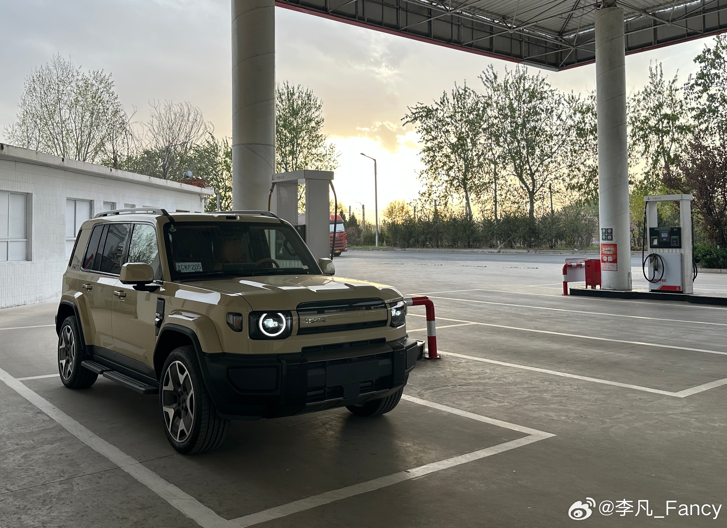 假期开v27…这车成功引起了全家人关注…猜价格没有一个猜准的 猜的都更贵…果然帅