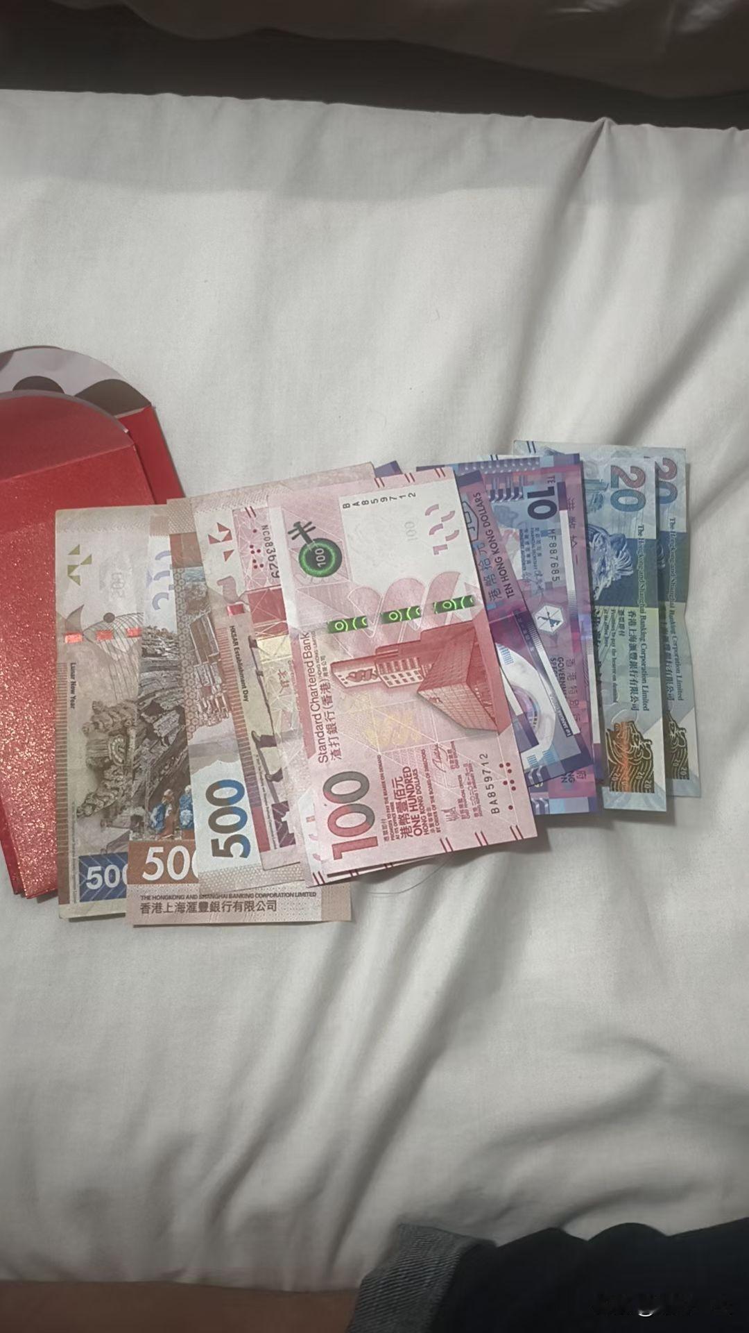 为什么这些钱币跟塑料一样，根本就不是纸的，第1次得到这种钱币，不知道哪里能用，如