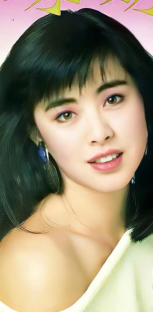 你只知王祖贤美，却不知她曾把对手撞飞！
 
你以为她只是花瓶？她父亲可是中华男篮