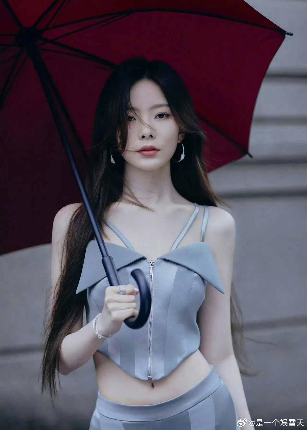 陈卓璇跳舞把我敲晕了 复仇摇被她跳得超带感！带墨镜飒气，花絮忘动作手忙脚乱，墨镜