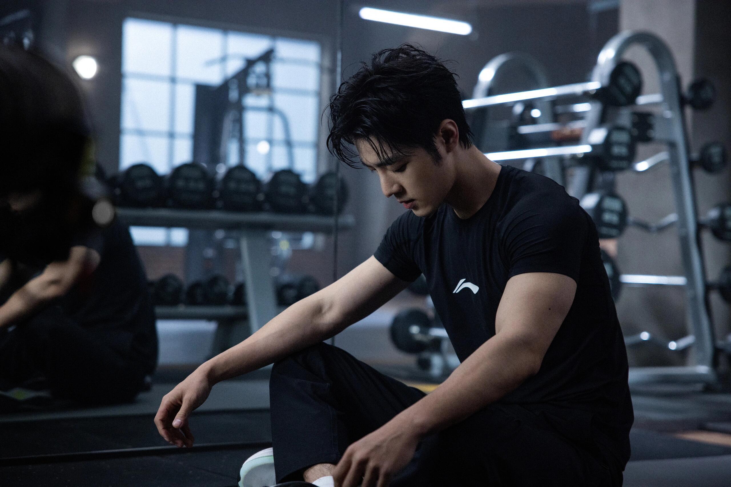 肖战为新剧主动减重18斤顶级演员的自我修养，一切为了角色服务极度自律，没有不爱的