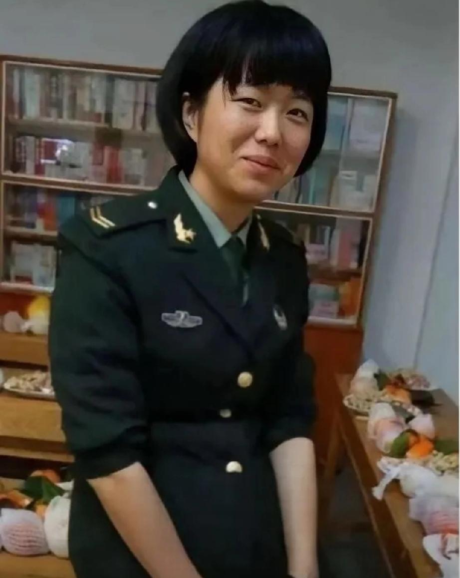 2019年，云南丽江的退伍女兵唐雪，为了自保，将身高1米9的大汉李德湘杀死，当被