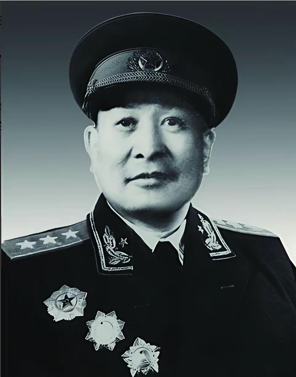 1949年的冬天，萧县临涣集的打谷场上挤满了灰扑扑的人影。淮海战役刚结束不久，寒