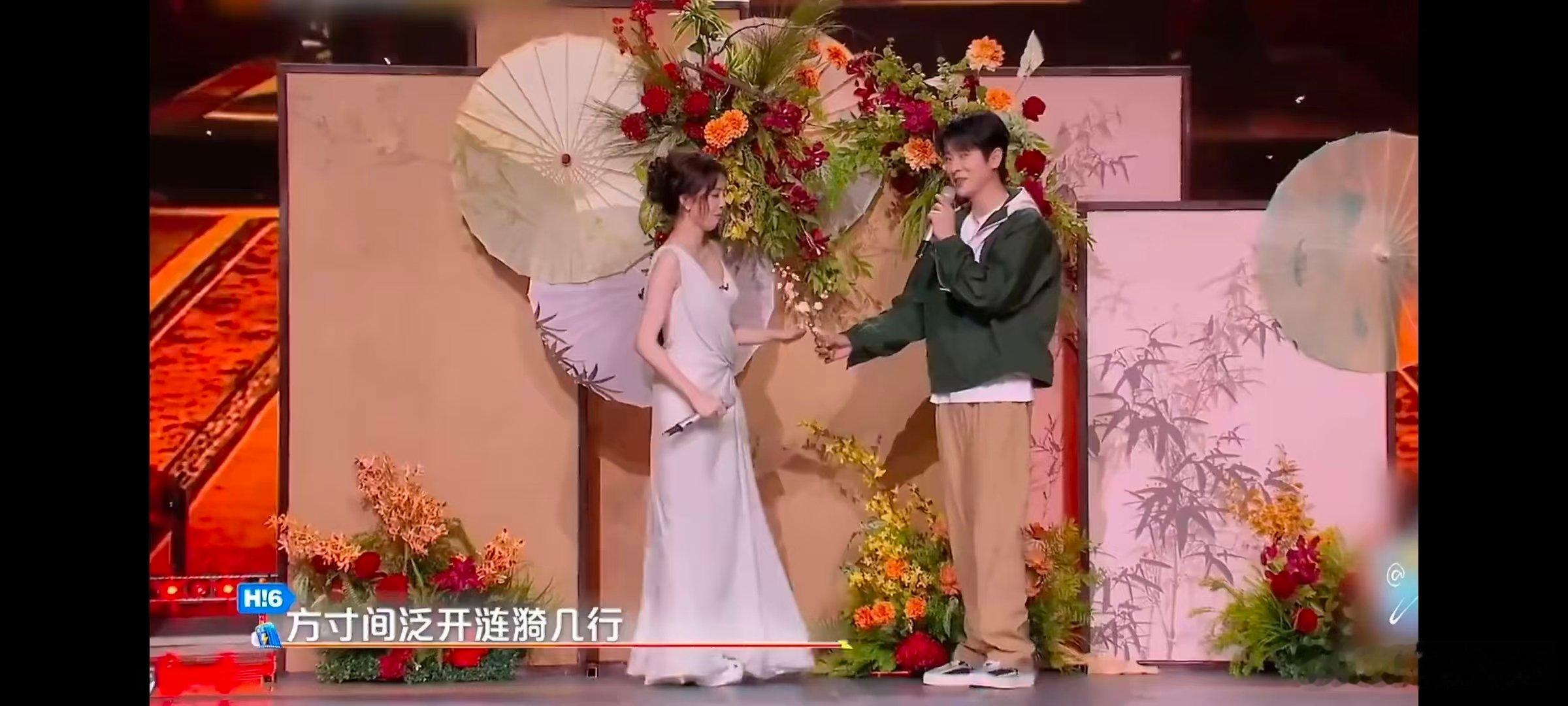 白鹿模仿丞磊颤音 你好星期六白鹿模仿丞磊唱歌笑点密集，独特手动颤音设计看完回味好