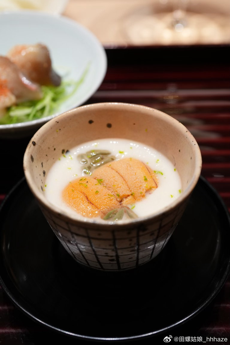 我个人觉得北京最好吃的日料还是晴空，食材出色，审美规整，调味恰当，主厨还能唠几句