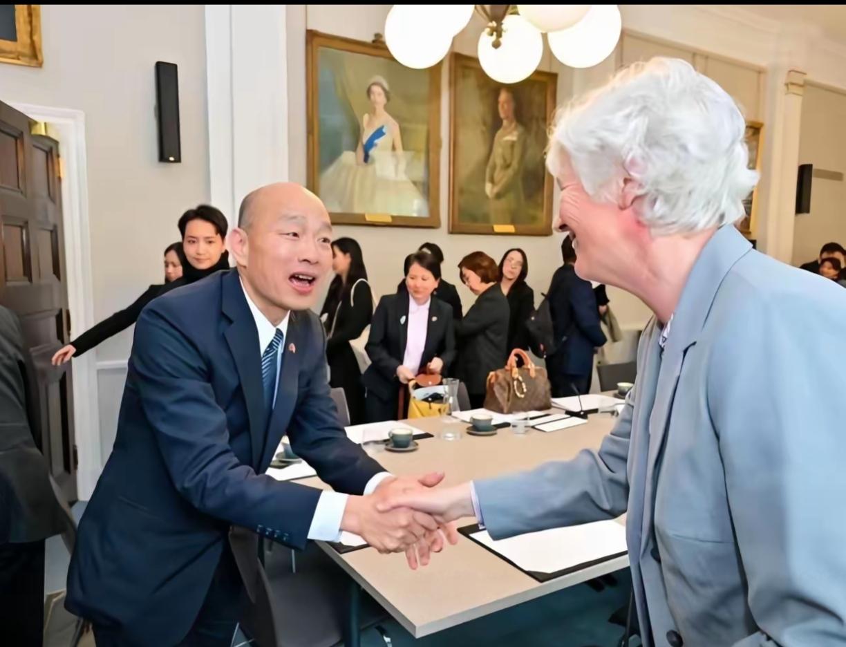 有必要跪舔成这样吗？替赖清德民进党当局做台美勾连嫁衣，不顾形象弯腰谄媚卑躬屈膝看