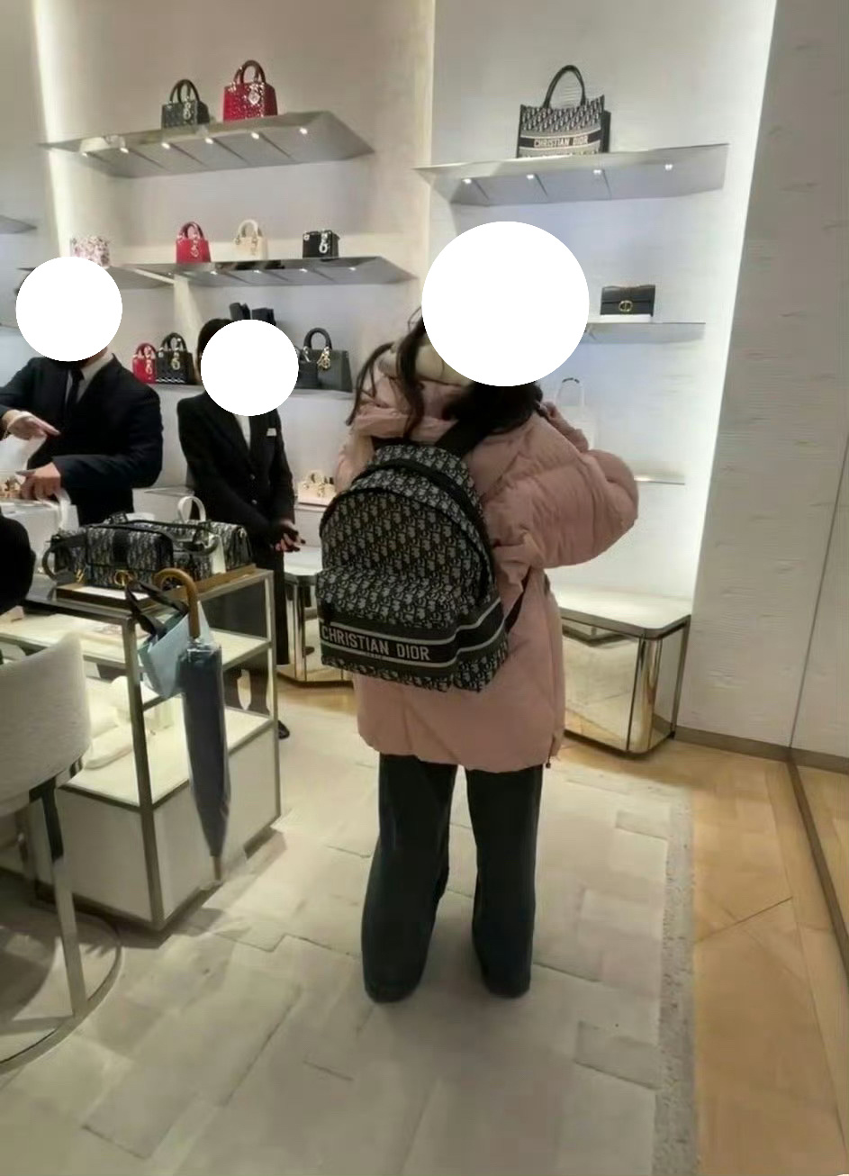 好不容易存带3万块，这个包包非买不可吗？ 
