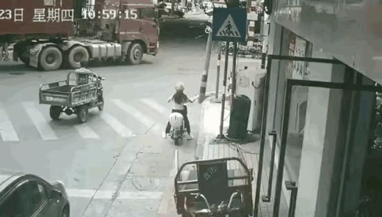 哥们
你上辈子是拯救了银河系吧
运气那么好[笑哭]