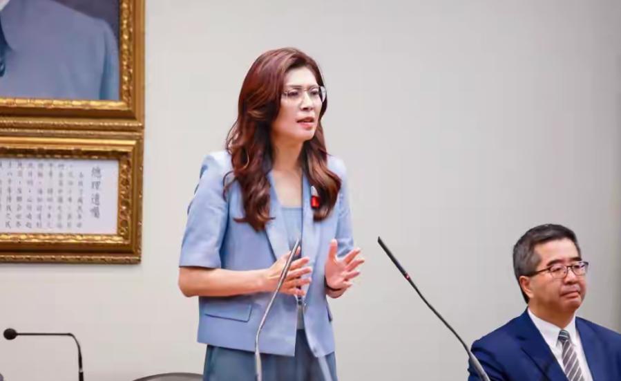 1. 郑丽文此行重启国共对话，重申九二共识、反对台独，稳住两岸政治底线。
2. 