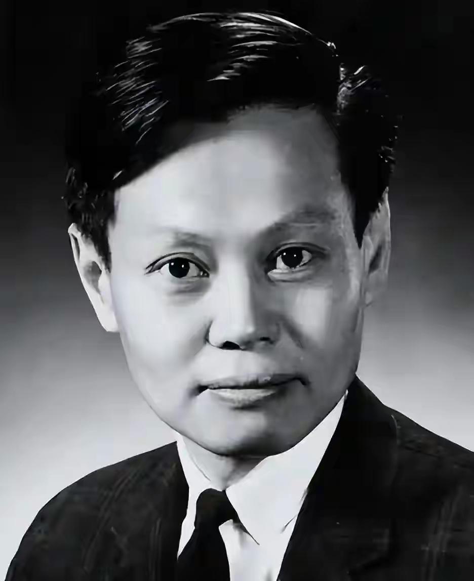 别只知道杨振宁的诺贝尔奖！真正让他封神的，是那个撑起现代物理半壁江山的方程。
 