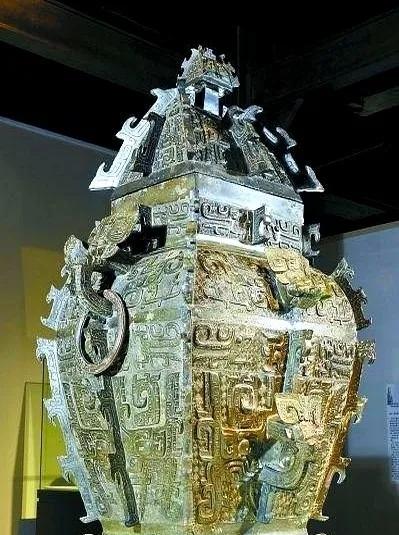 1952年，一名死刑犯在临死之前表示，自己私藏一件国宝级的文物，希望在交出后能免