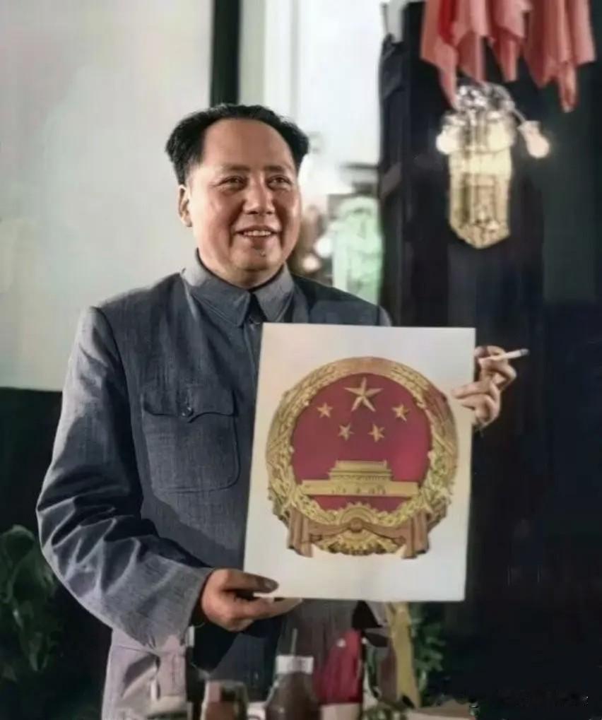 在中国，不管是七一党的生日也好，八一建军节也好，都是离不开伟大领袖毛主席。伟大的