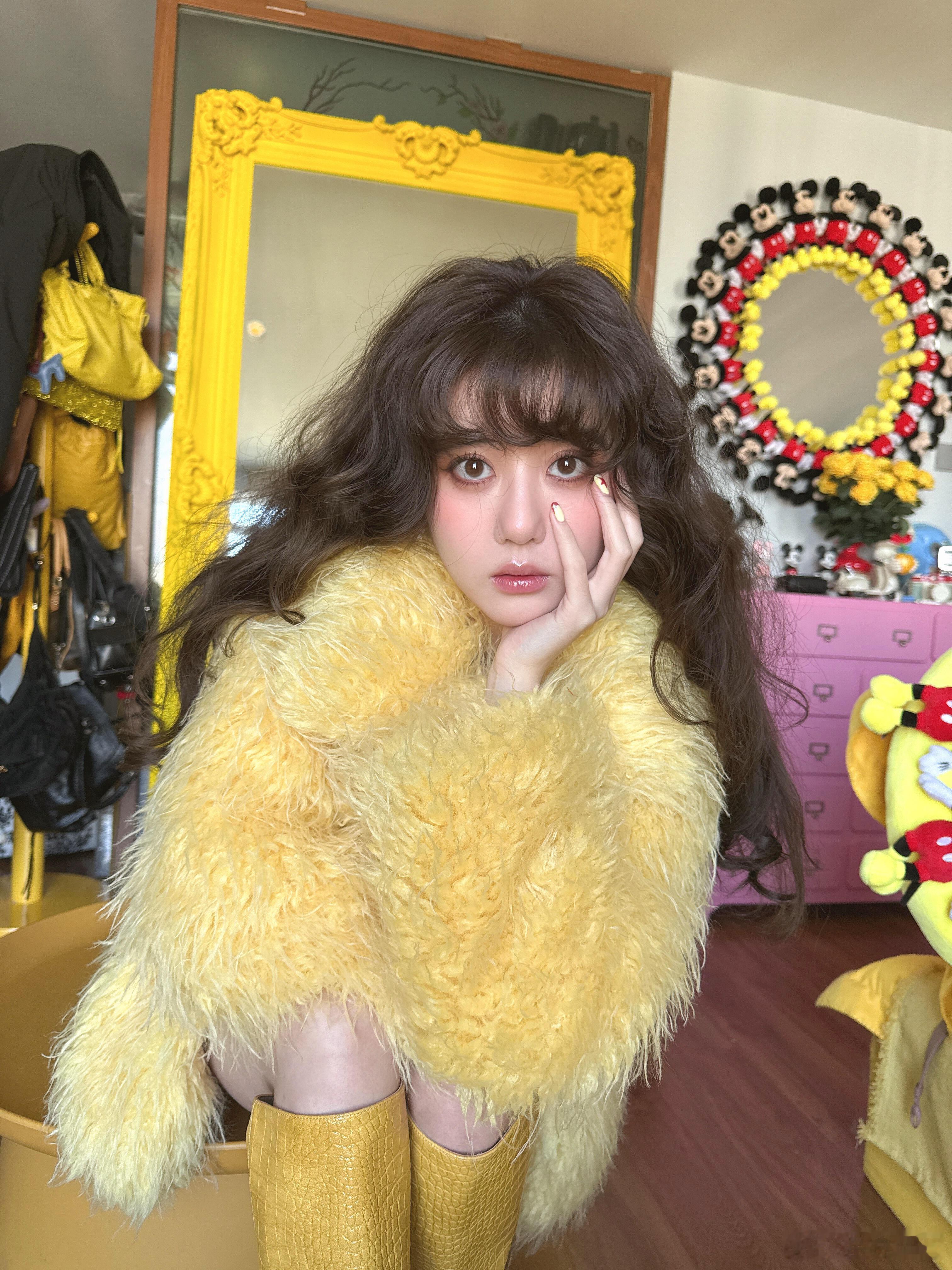 李凯馨多巴胺穿搭💛💛 