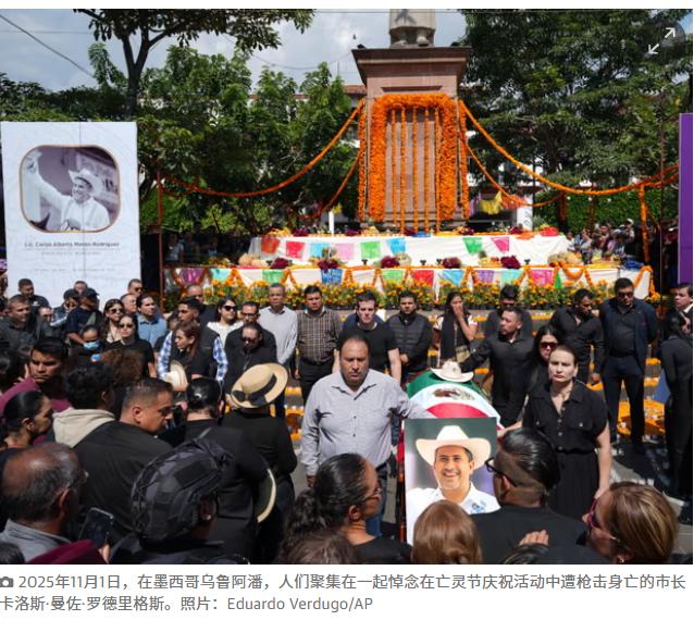 上帝之城在巴西。 上帝住在墨西哥。 据当局称，墨西哥西部米却肯州的一名市长在广场