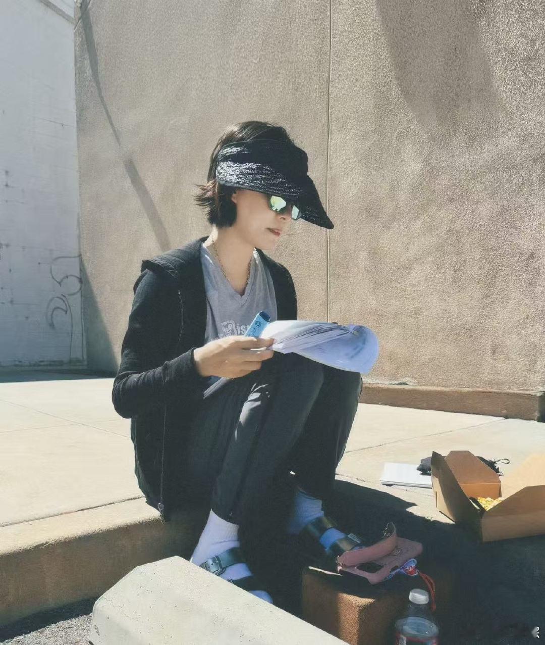 孙俪的脖子承受了一切孙俪跟小花学会了一件照顾自己的小事！孙俪跟小花学会了一件照顾