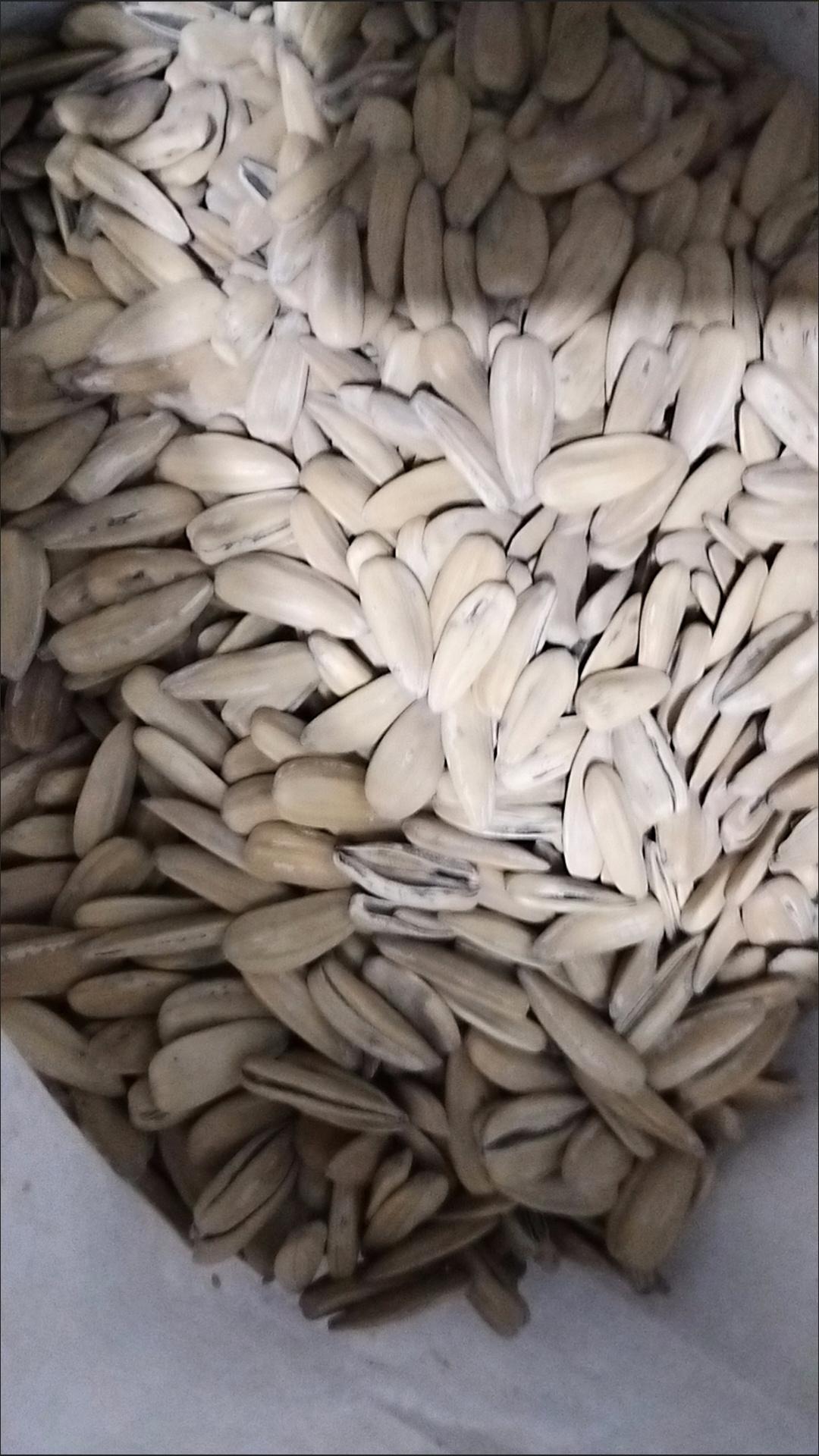 以前在一个花店上班，当时大家都小🐏人了，店铺营收不好，然后，过完元旦临近年关，