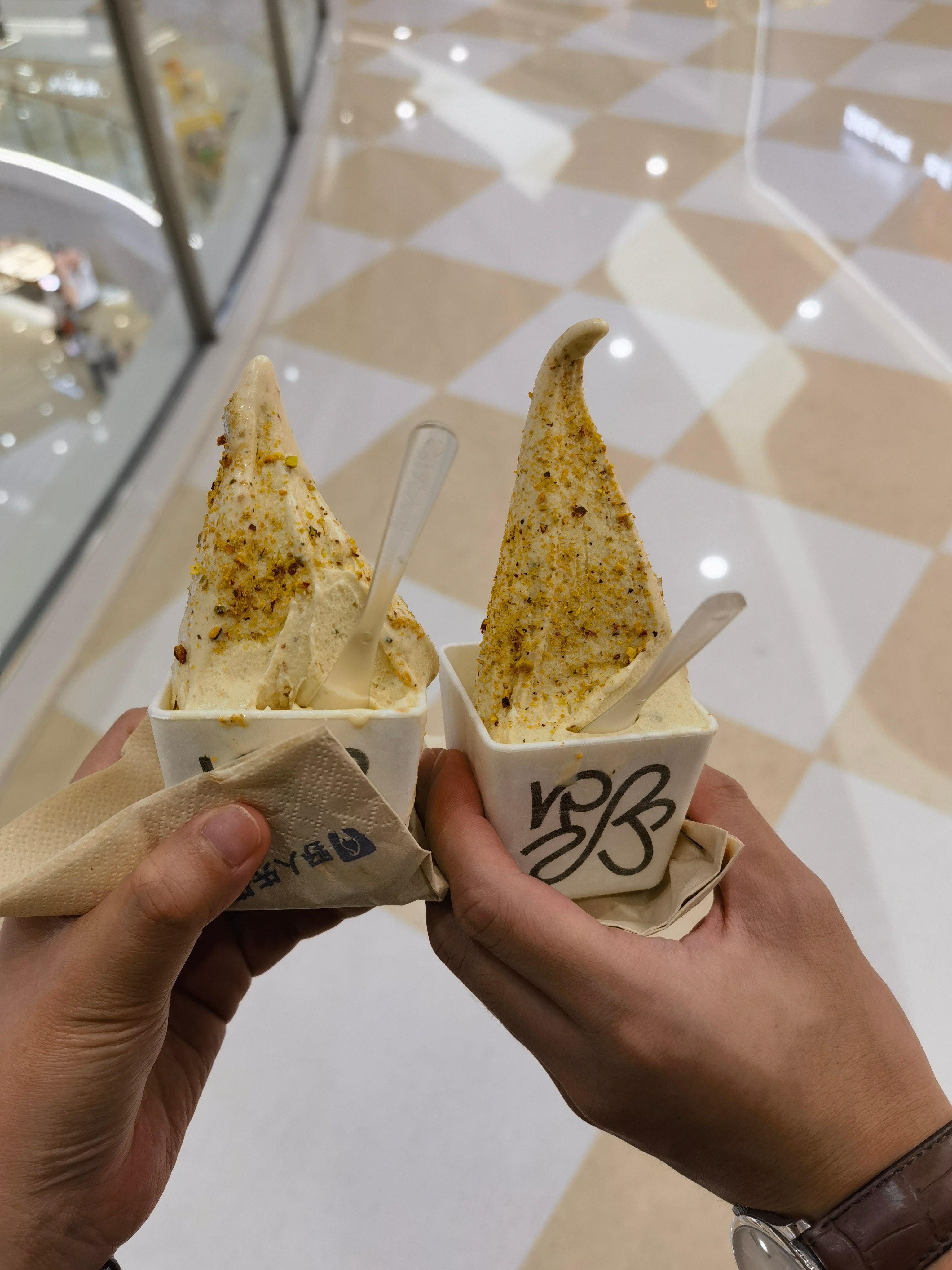简单的幸福，就是有人能陪你一起吃喝玩乐～ 