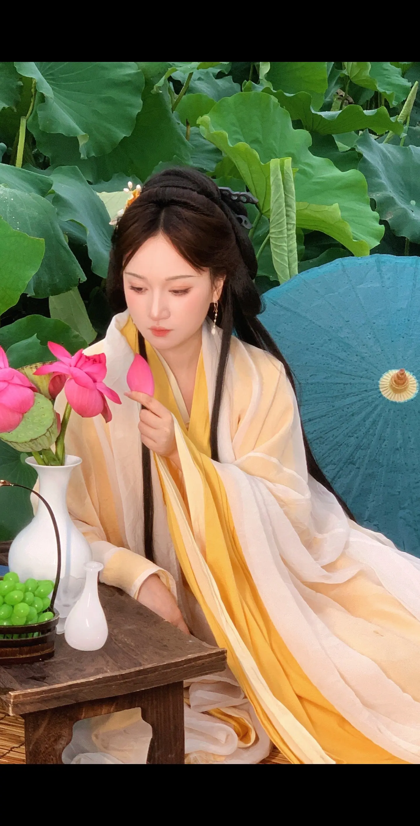 夜雨观荷。