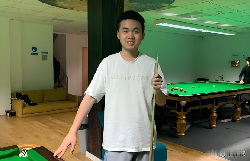 中国球员邓壕辉4-1击败伊朗选手萨科霍什，获得职业资格。泰国选手4-1战胜白朗宁