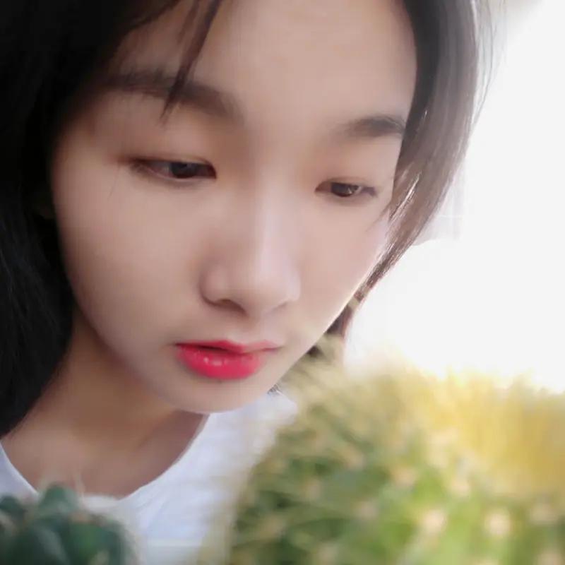 最近，潮汕女孩火遍全网，好多人盛赞她们神似古典美人。像那位有鹅蛋脸、柳叶眉、丹凤