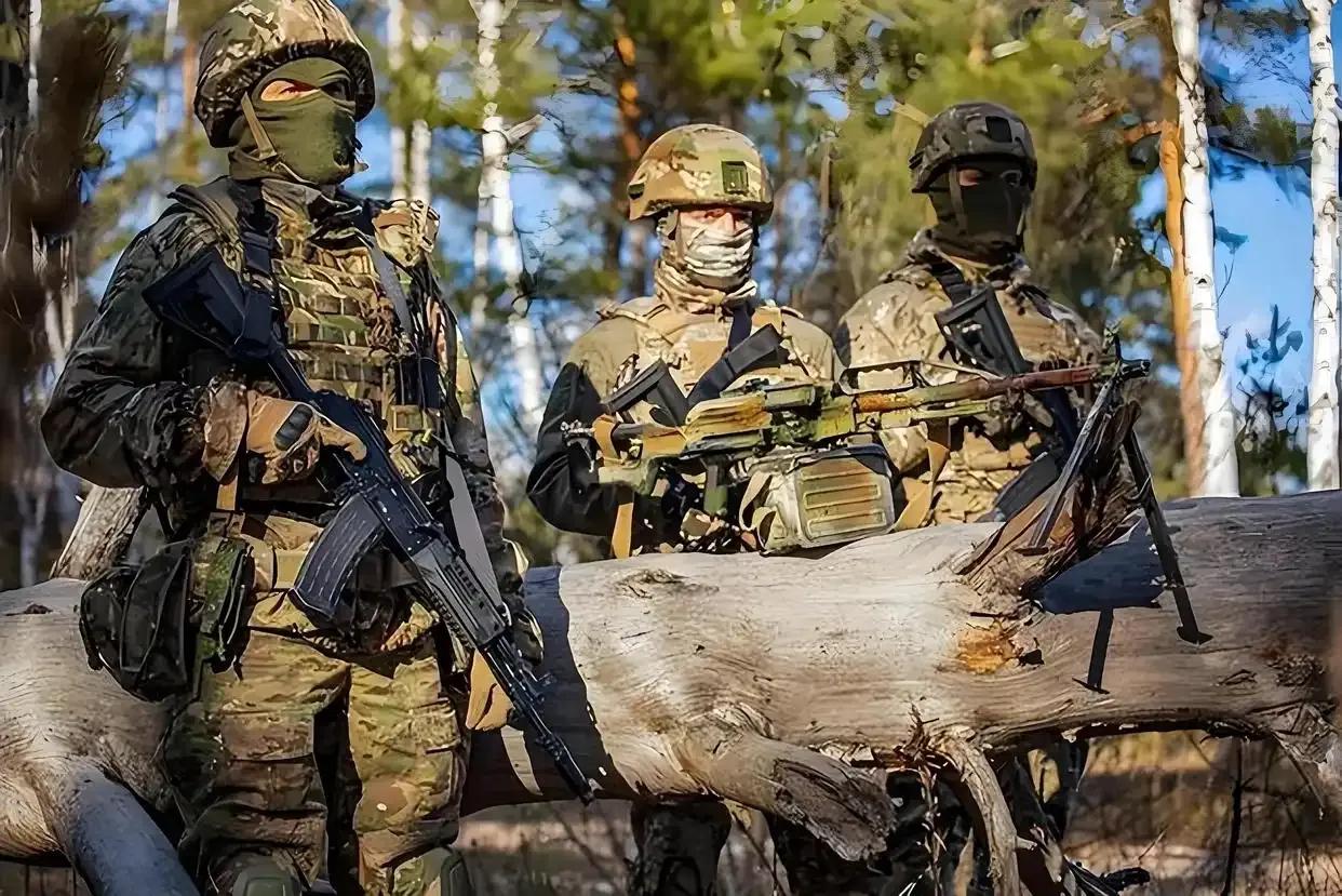 俄罗斯“铁皮蛇”遇险！乌特种部队夜袭铁路，多名俄军伤亡，补给线告急！

谁能想到