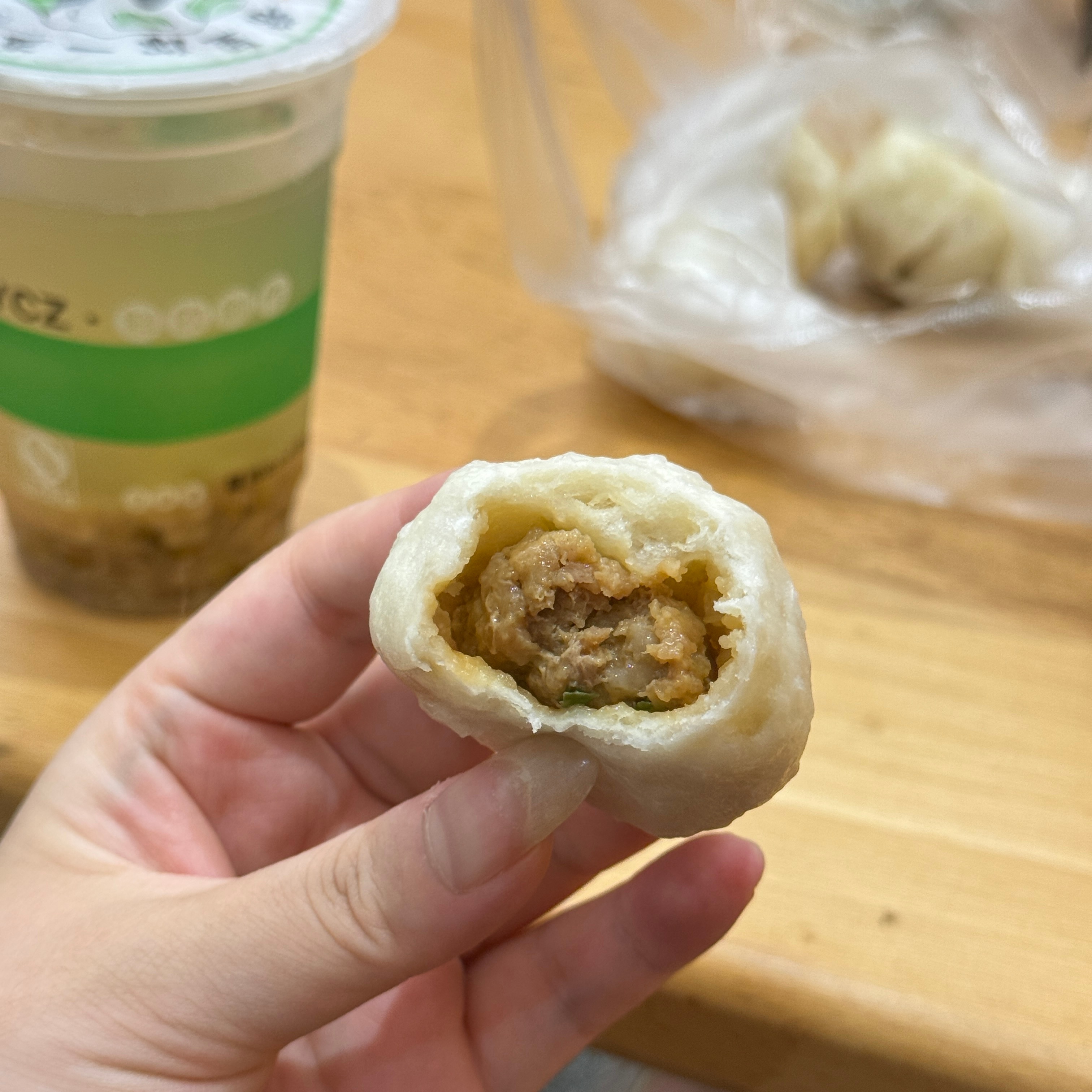 经常过早包子铺老板特意跟我安利她新品饭团让我试试～ ​​​