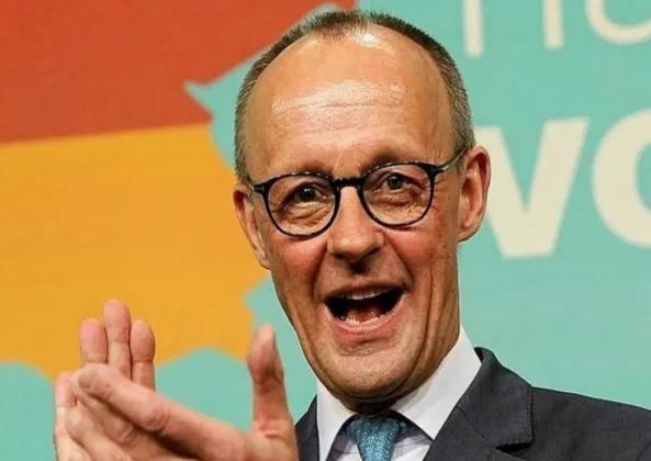 德国外长当着全世界的面，一句话把桌子掀了：我们宁可被美国一脚踹开，也绝不会回头看