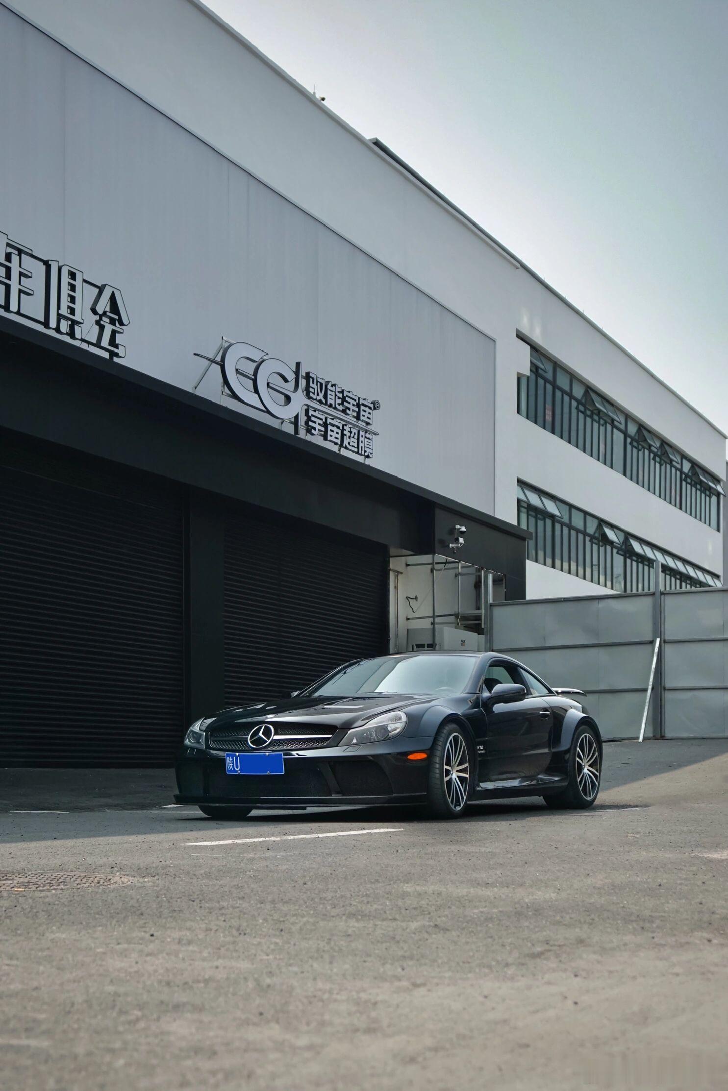 据说SL65 Black Series 现在标价1000万[doge]这不妥妥的