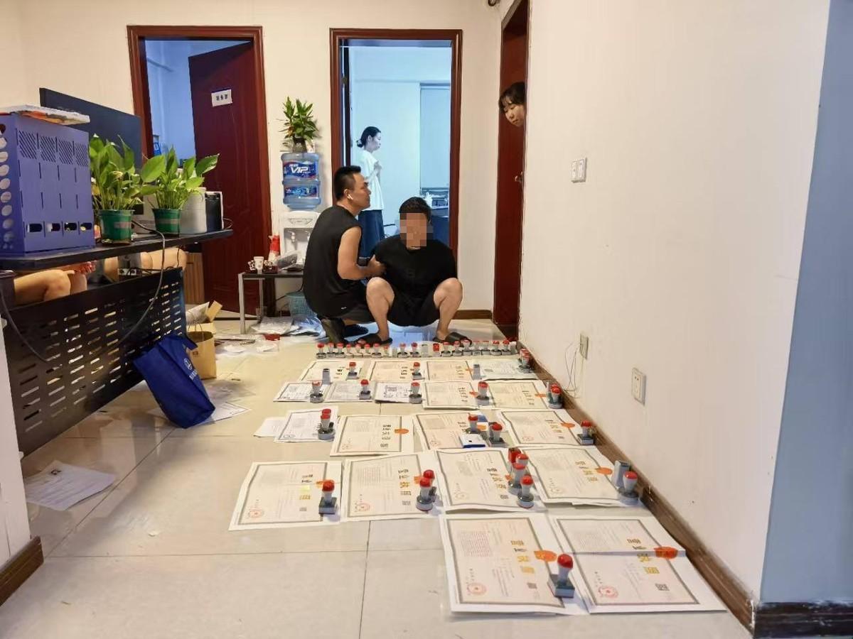 “天蝎”收徒收费、120多人被开盒：电竞圈的“庇护费”买来的竟是花圈和裸聊胁迫？