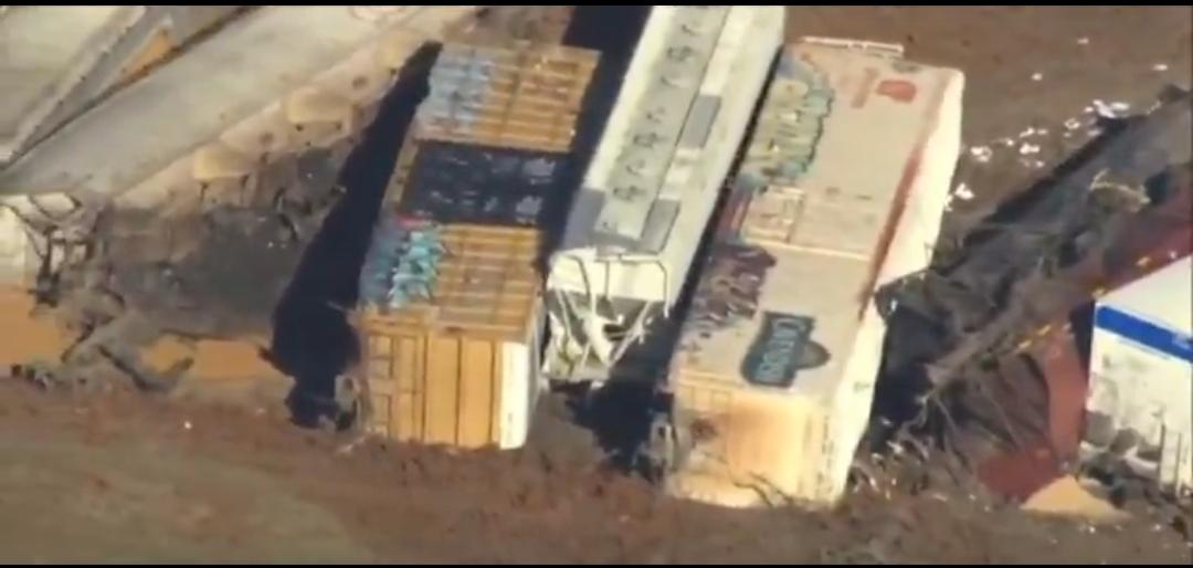 新闻快讯——一列运载熔融硫磺的CSX货运列车在肯塔基州托德县脱轨，引发化学品泄漏