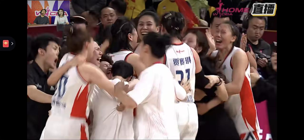 恭喜四川女篮再次夺得W CBA总冠军。就在刚刚，她们在第五战中艰难地战胜了山西女