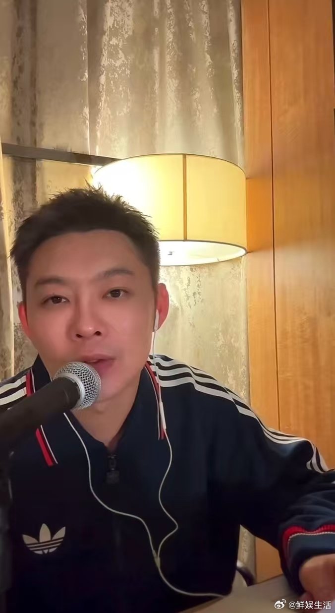 老舅深夜直播走心了舅陪你听歌随性哼唱完成歌曲创作，坦然看待自身风格，稳步打磨专属