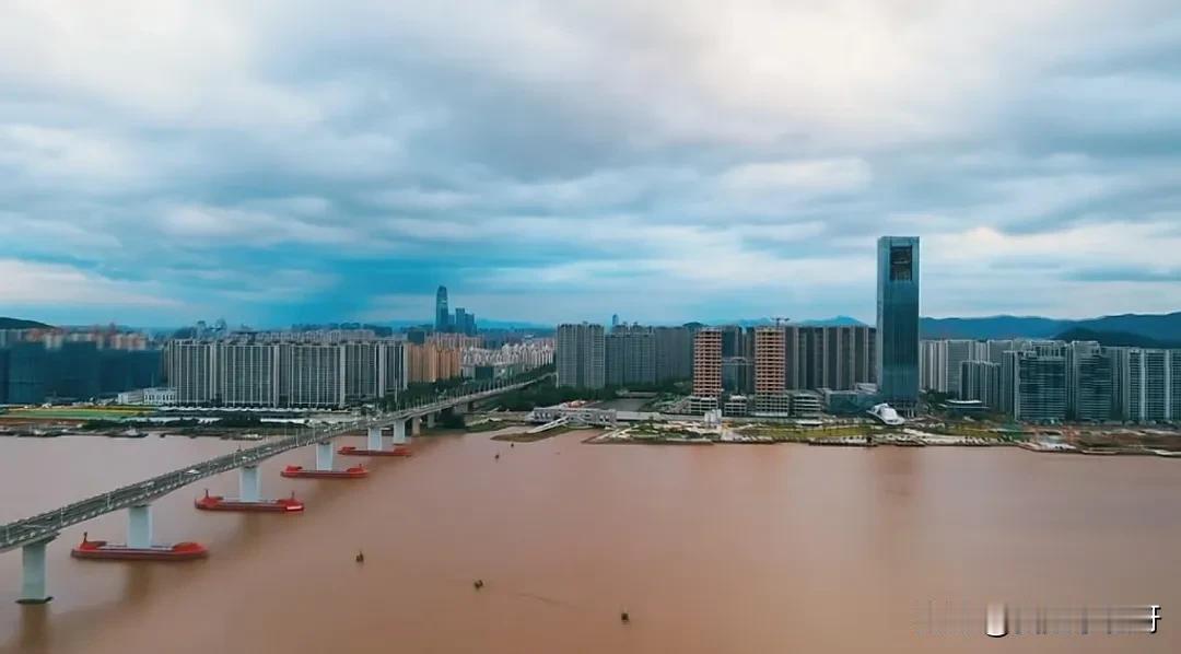 你要是能猜出哪个城市算我输。