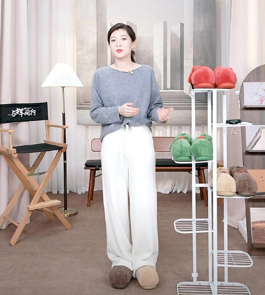 盼盼早晨一上播便给大家带来了一款好可爱的棉鞋，很暖、很轻，又静音、防滑，这是居家