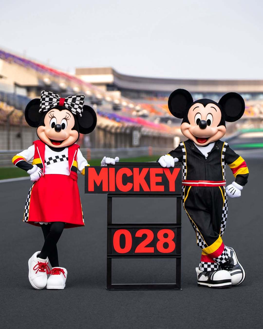 還是美國人會玩，用F1帶（救）上海迪士尼强强联手。吴越铁粉吴越汽车全球赛车运动