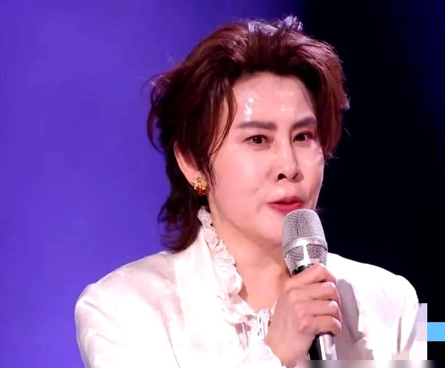 王濛在浪姐直播现场直接开麦：真的太磨叽了！

昨晚直播整整5小时，现场乱成菜市场