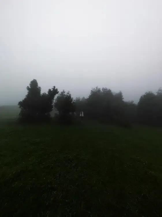 镜头只顾取景了，却把女友拍成了小不点，这下可好，三天都不理我了！