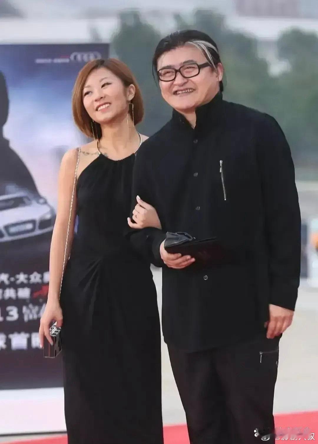刘欢难得带着闺女亮相了 ​​​