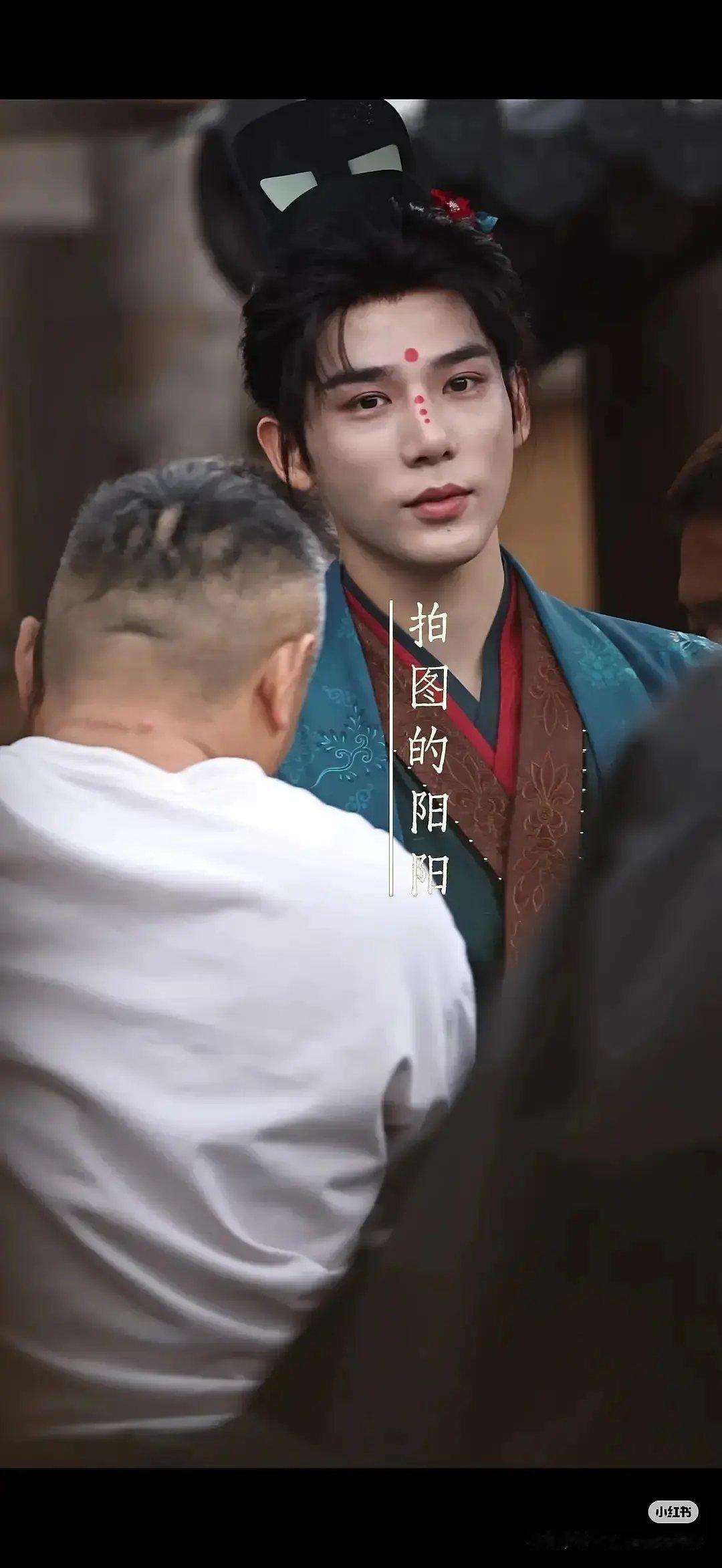 一念江南男女主造型，这是什么妆好奇怪 ​​​