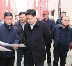 一定要好好为人为官，好好地做事情，暂不说那个神圣的“初心”二字了，你就凭良心，凭